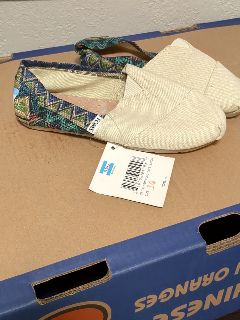 NWT TOMS flats